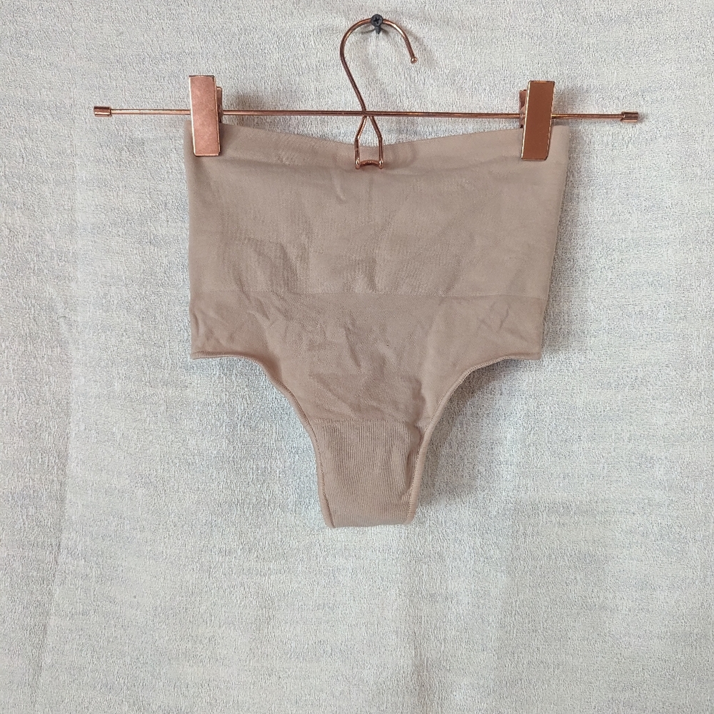 Skims L/XL thong - Nude  (I)